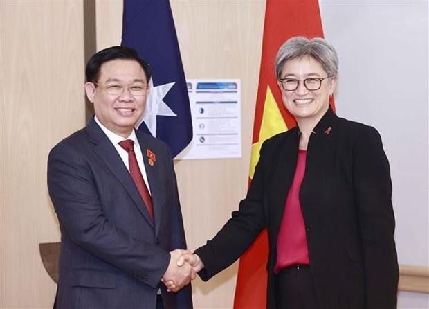 越南国会主席王廷惠会见澳大利亚参议员、外交部长黄英贤（Penny Wong）。