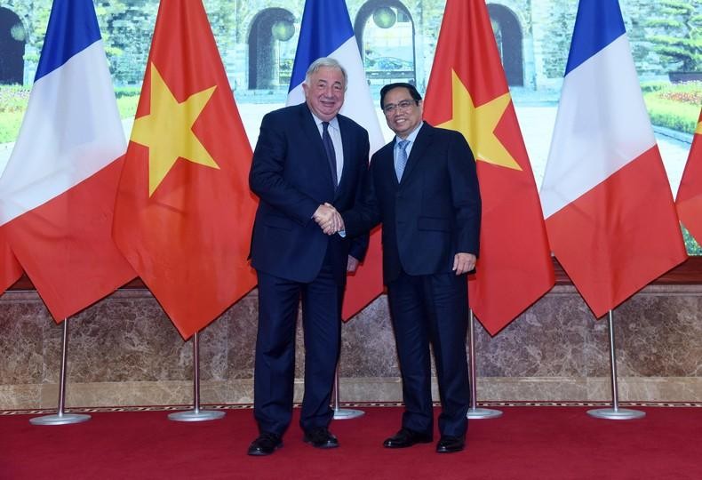 越南政府总理范明正与法国参议院议长热拉尔·拉尔歇。（陈海 摄）