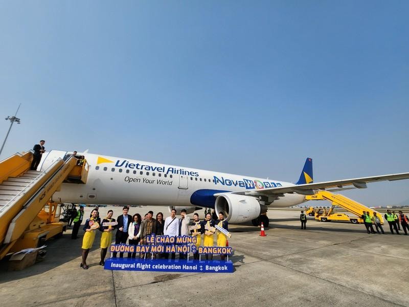 越游航空公司开通首条国际航线。