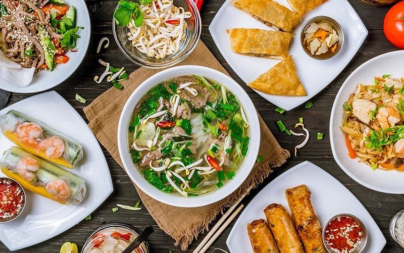 附图：美国有线电视新闻网（CNN）今年将越南一些美食列入亚洲最好吃的50道街头美食榜。