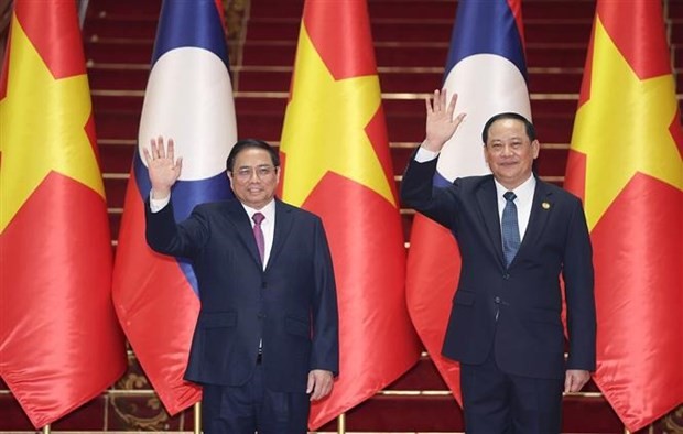 范明正总理与老挝政府总理宋赛·西潘敦。