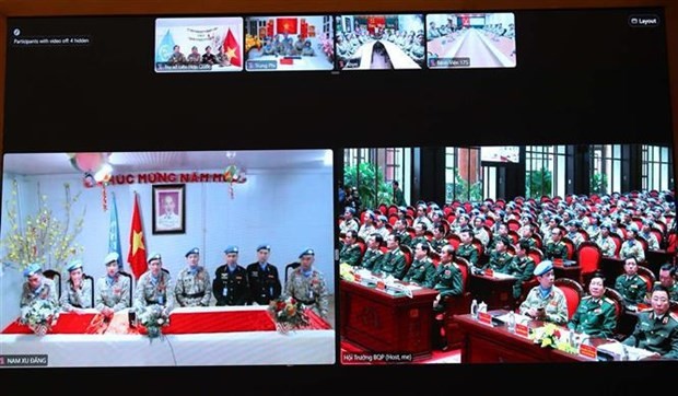 越南国防部与正在执行联合国维和任务的官兵举行视频会晤。