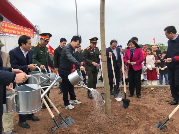 越共中央书记处常务书记武文赏出席兴安省植树节启动仪式。