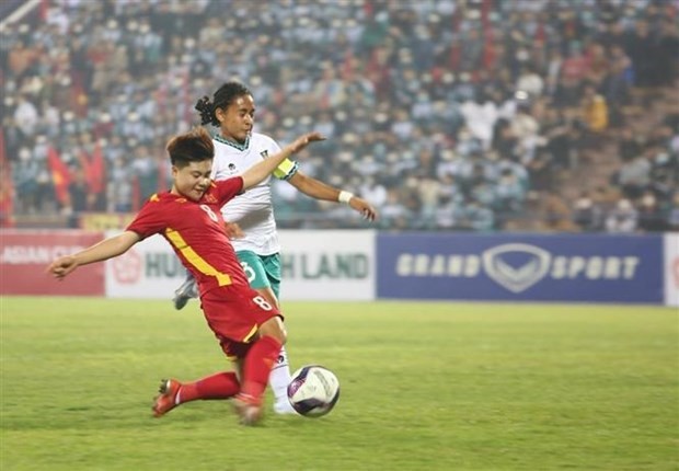 越南队球员就以进攻的姿态进入比赛。