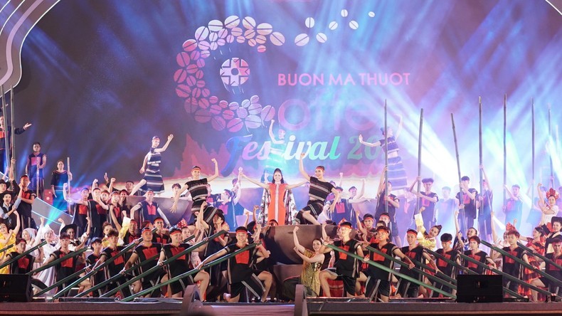 第八届邦美蜀咖啡节在得乐省邦美蜀市3·10广场正式拉开序幕。
