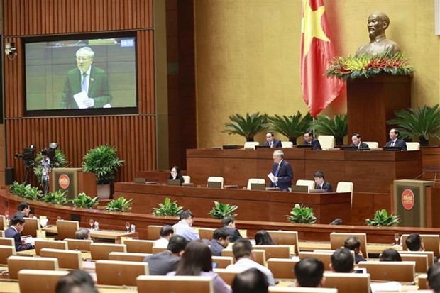 最高人民法院院长阮和平回答国会代表有关追回腐败资产的问题。
