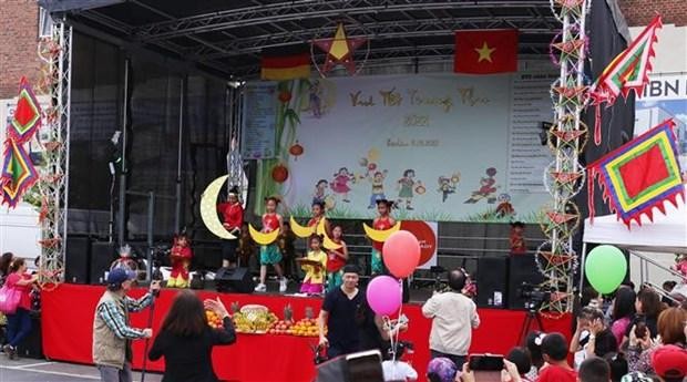 数千名儿童在德国首都欢庆中秋节 。