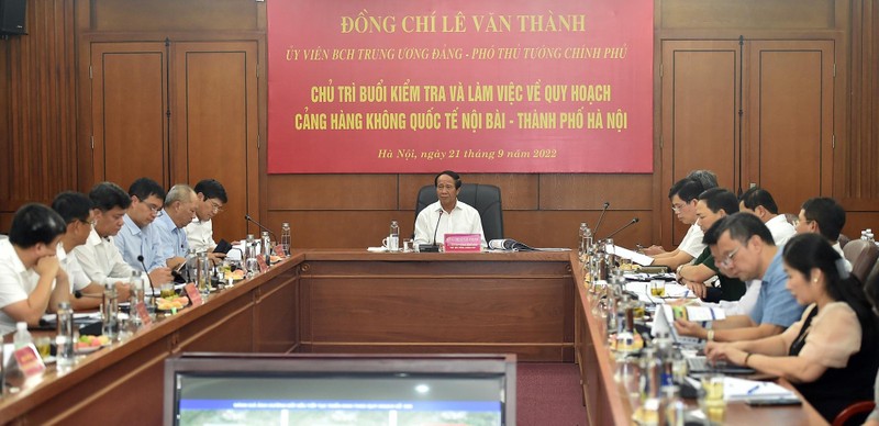黎文成副总理主持视察活动。（图片来源：VGP）