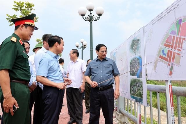 范明正总理实地考察安沛省一些经济社会领域的重点基础设施项目。