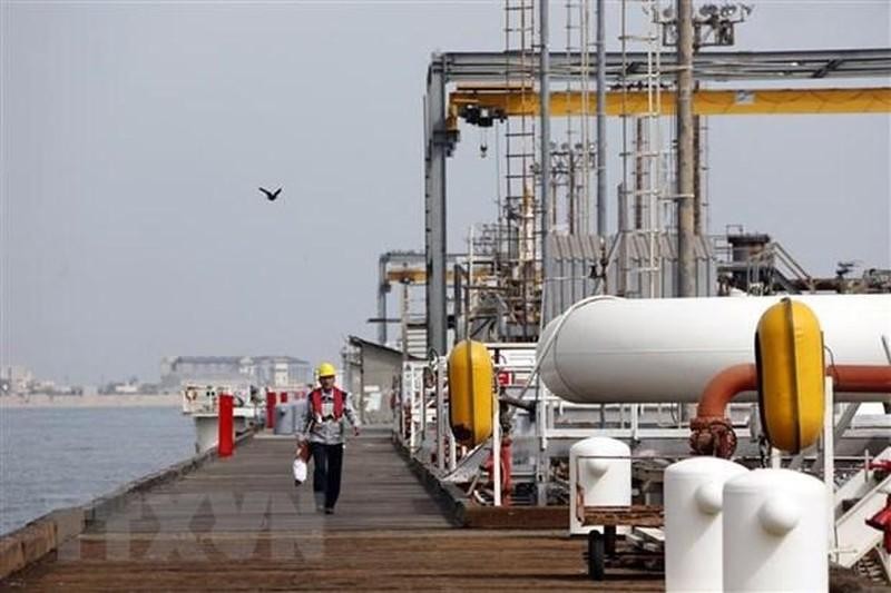 伊朗石油开采基地坐落在波斯湾哈尔克岛上。（图片来源：法新社/越通社）