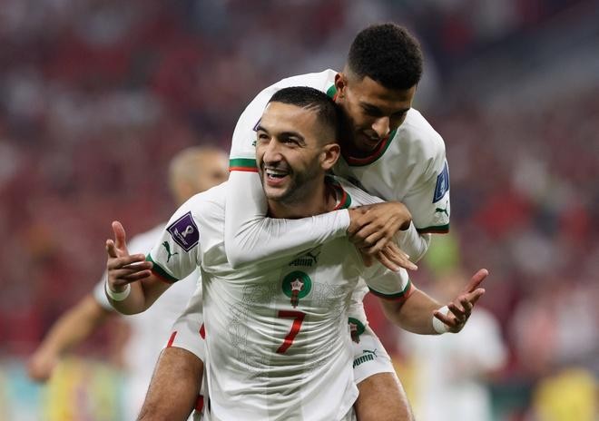 摩洛哥球员为进球庆祝。