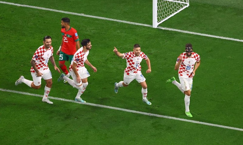 克罗地亚球员为进球庆祝。