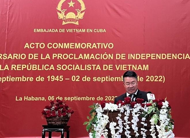 越南驻古巴大使黎青松在纪念典礼上发言。