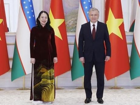越南国家副主席武氏映春会见哈萨克斯坦总统卡瑟姆若马尔特·托卡耶夫。（图片来源：越通社）