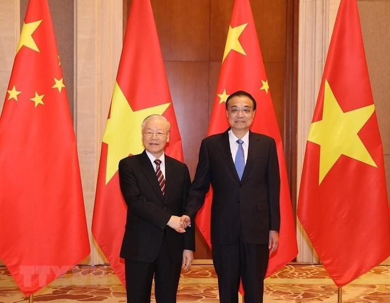 越共中央总书记阮富仲会见中国国务院总理李克强。