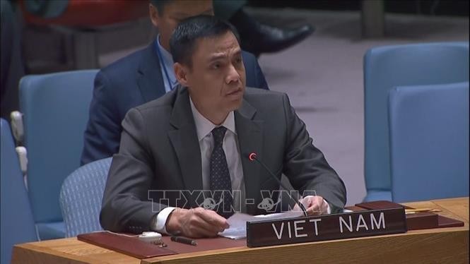 越南驻联合国代表团团长邓黄江大使。