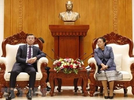 老挝国会常务副主席顺通·赛雅佳会见越南国家审计署审计长吴文俊。