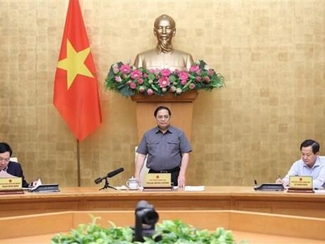 越南政府总理范明政主持政府2022年11月立法工作会议。（图片来源：越通社）