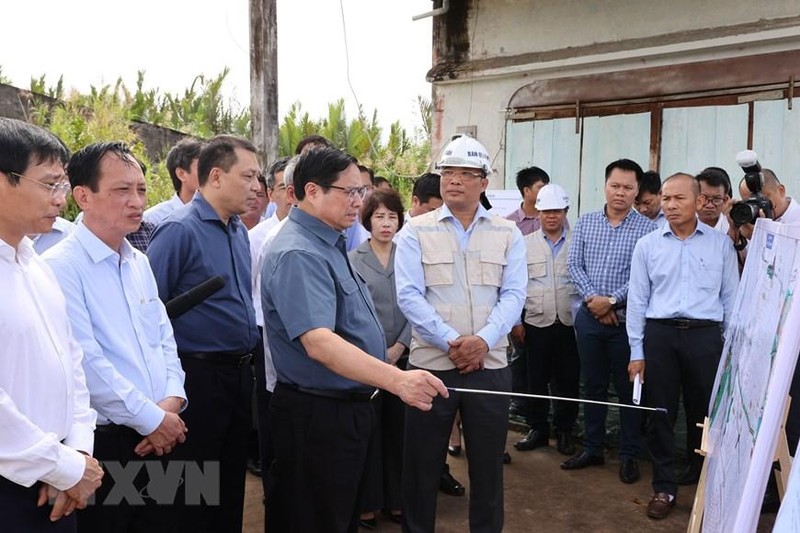 政府总理范明正视察薄辽省重要基础设施项目。