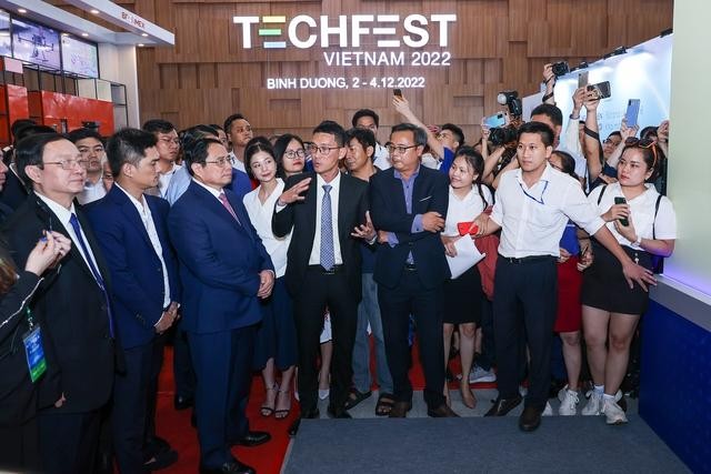 越南政府总理范明正12月3日晚在平阳省出席了2022年Techfest印记活动。（图片来源：VGP）