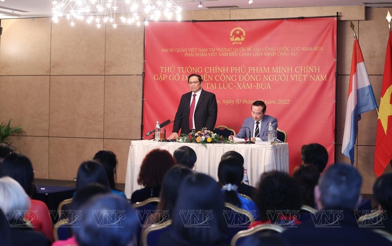 政府总理范明正会见旅居卢森堡越南人社群。（图片来源：越通社）