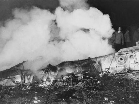 1972年12月26日晚被河内军民击落的美军B-52轰炸机残骸。