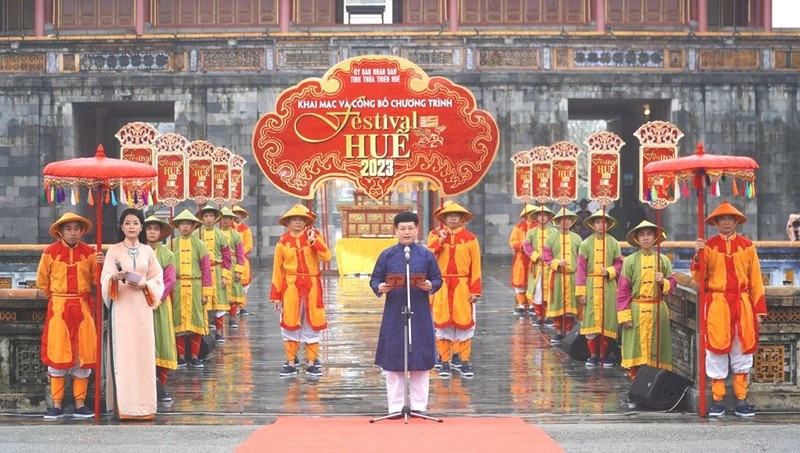 阮朝新日历颁发仪式再现活动。