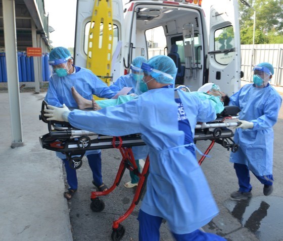 胡志明市进行演习以应对新冠肺炎确诊病例急剧增加。