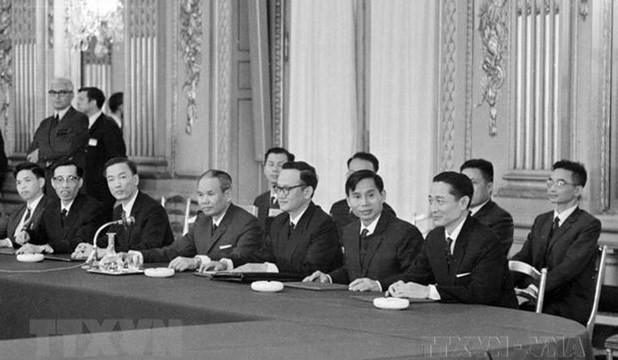 1968年5月13日，越南民主共和国政府代表团出席在巴黎举行的“越南和平会议”。