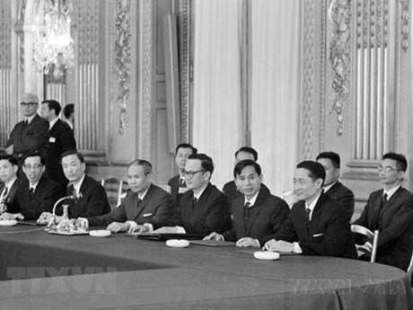 1968年5月13日，春水部长率越南民主共和国政府代表团出席在巴黎举行的“越南和平会议”。（图片来源：越通社）