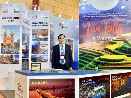 设在东盟国际旅游博览会的越南旅游馆面积为 54 平方米，传达了邀请游客到越南享受完整而有吸引力的体验的信息。