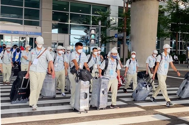 附图：越南劳工在仁川机场入境韩国。（图片来源：越通社）