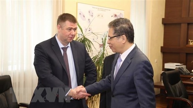 邓明魁大使会见Rusvietpetro总经理阿列克谢·库拉科夫。
