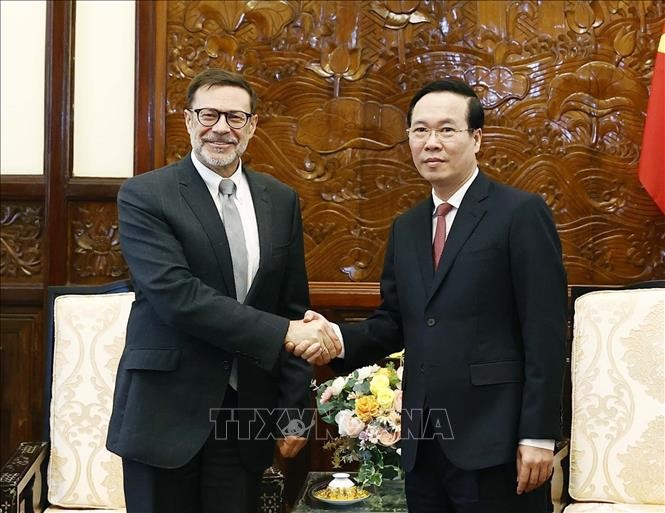 越南国家主席武文赏会见澳大利亚驻越南大使安德鲁·戈莱辛斯基。