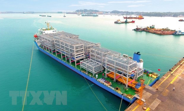 斗山越南向新加坡出口首批1200吨组件。