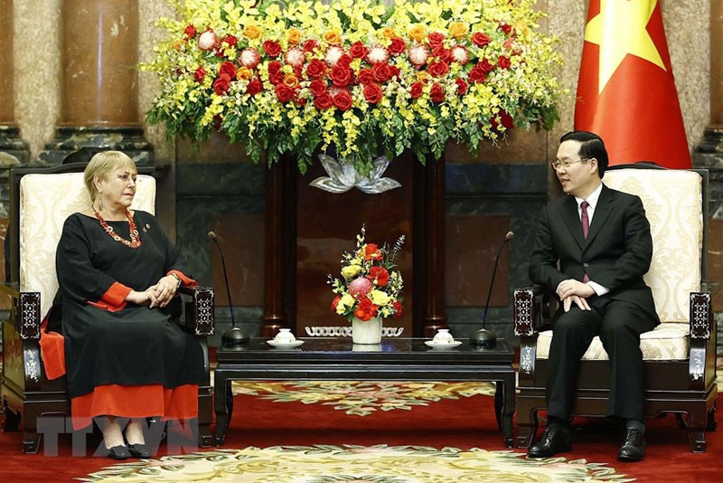 越南国家主席武文赏会见智利前总统米歇尔·巴切莱特。