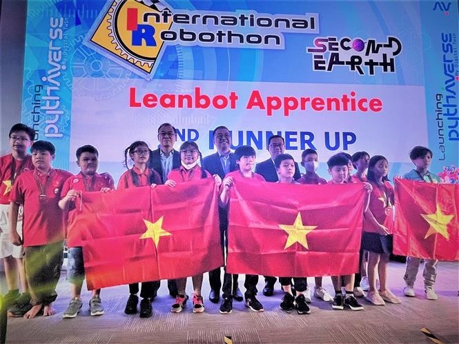 越南队在2023年国际机器人大赛获得17个奖项。