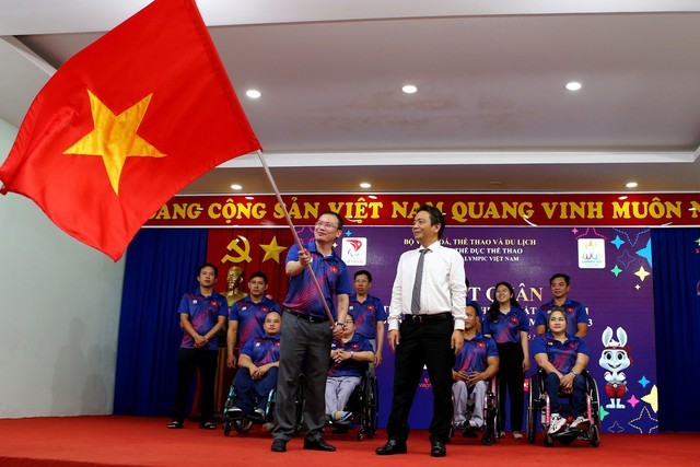 越南残疾人体育代表团出征第12届东南亚残疾人运动会。