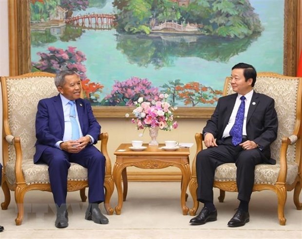 越南政府副总理陈红河会见老挝科技与通讯部部长波万坎·翁达拉。
