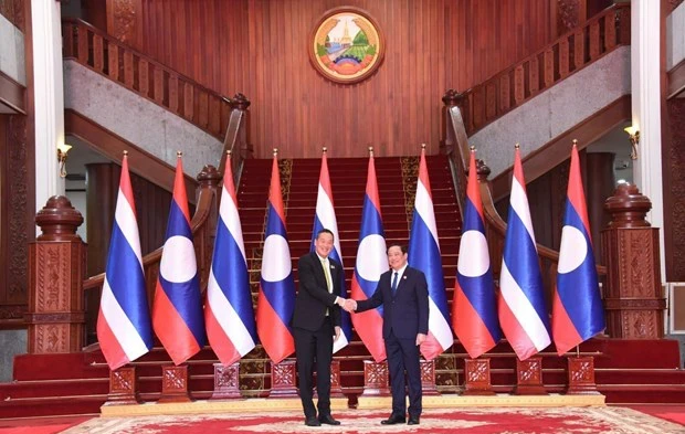 老挝政府总理宋赛·西潘敦和泰国总理斯雷塔·塔维信。（图片来源：越通社）