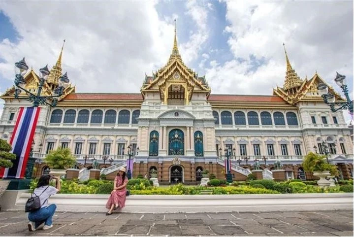 附图：泰国外国游客接待量突破2300万人次。