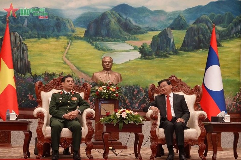 越南国防部长潘文江大将会见老挝人民革命党中央委员会总书记、国家主席通伦·西苏里。（图片来源：人民军队报）