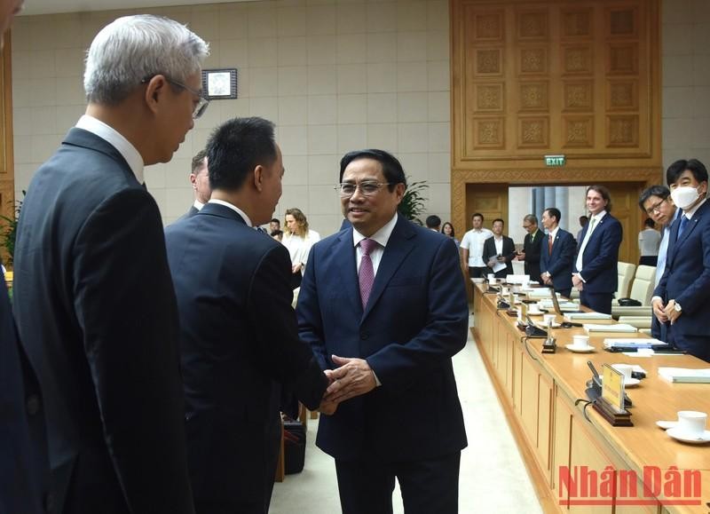 范明正总理会见外资企业代表。