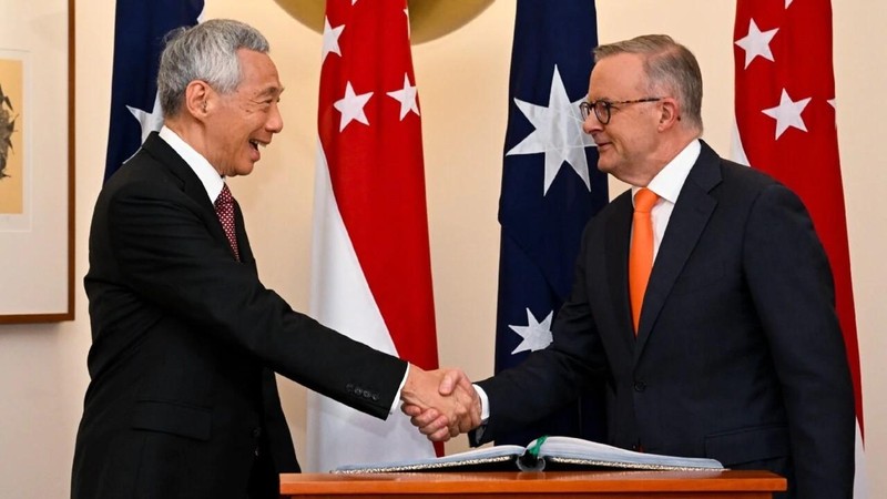 澳大利亚总理安东尼·阿尔巴尼斯10月18日在堪培拉会见新加坡总理李显龙。（图片来源：Sky News Australia）