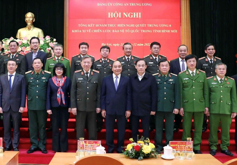 越南国家主席阮春福和各位代表。（图片来源：新河内报）