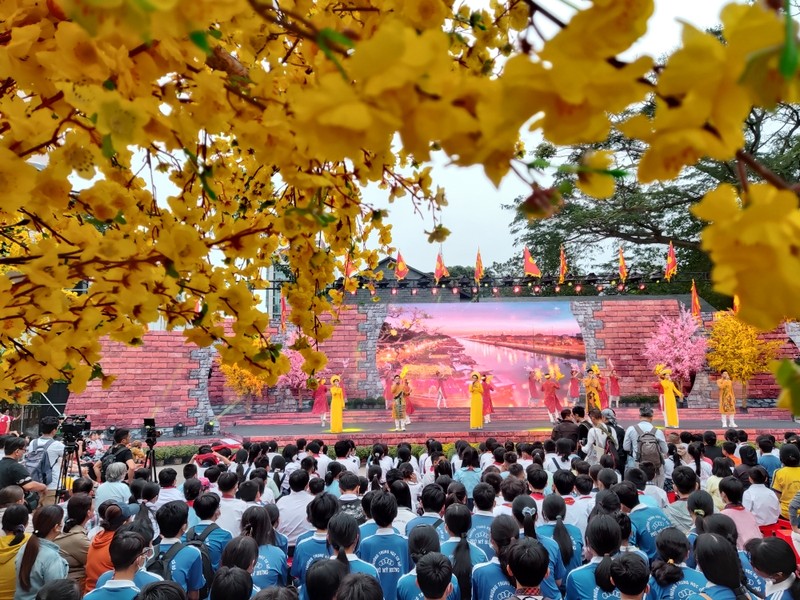 2023年喜迎民族传统春节活动开幕式场景。（图片来源：新河内报）