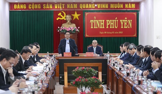 政府总理范明正在会议上发表讲话。（图片来源：越通社）