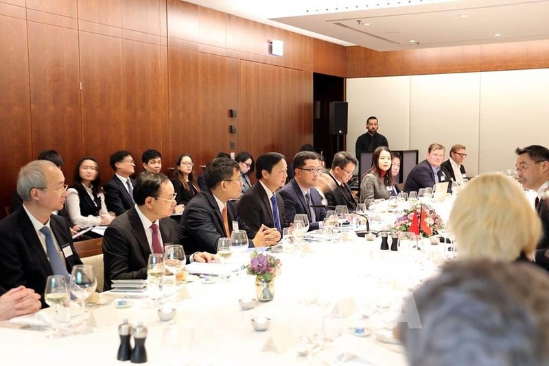 越南政府副总理陈红河出席了越南—世界经济论坛全球企业领导人座谈会。（图片来源：越通社）