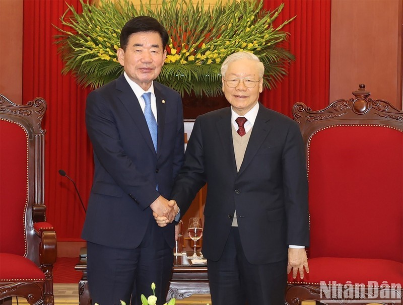 越共中央总书记会见韩国国会议长金振杓。