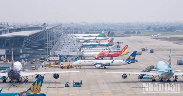 各家航空公司为国内外游客在2023癸卯年春节的出行需求提供服务。